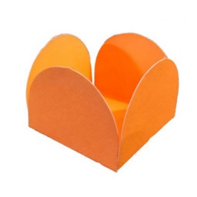 Caixa pequena quadrada de papel laranja com laterais arredondadas