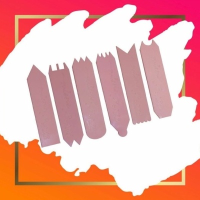 Lâminas metálicas rosa para serra tico-tico em fundo colorido abstrato