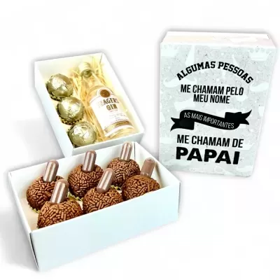 Conjunto com caixa personalizada, garrafa de gin e chocolates num tabuleiro branco