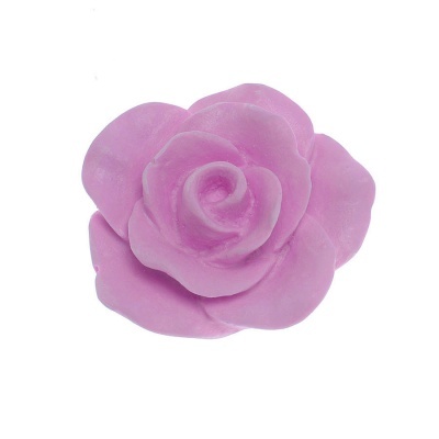 Flor decorativa rosa em cerâmica ou resina, fundo branco