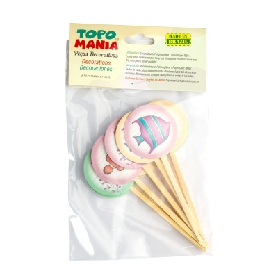 Decoração de festa em madeira pintada com motivos de frutas em embalagem de plástico