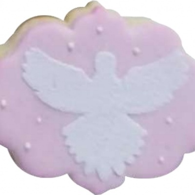 Bolo decorativo rosa com pomba branca em relevo