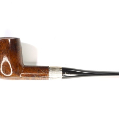 Cachimbo de tabaco em madeira castanho com bocal preto e anel metálico