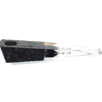 Cachimbo preto com textura e cauda transparente em fundo branco