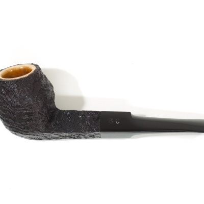 Cachimbo de tabaco preto com textura e boquilha preta com gravação BC