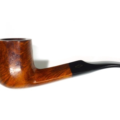 Cachimbo clássico de madeira com bocal preto curvo