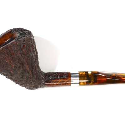 Cachimbo de fumo rústico com tubo âmbar e anel prateado