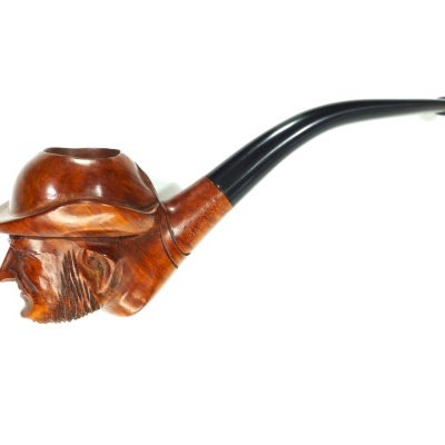 Cachimbo de fumar esculpido em madeira com tubo preto