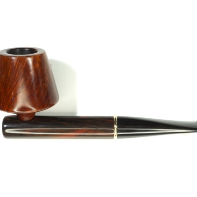 Cachimbo de tabaco clássico em madeira e preto com anel dourado