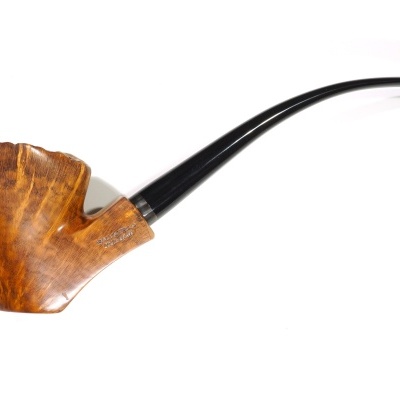 Cachimbo de madeira castanha polida com haste preta curva longa