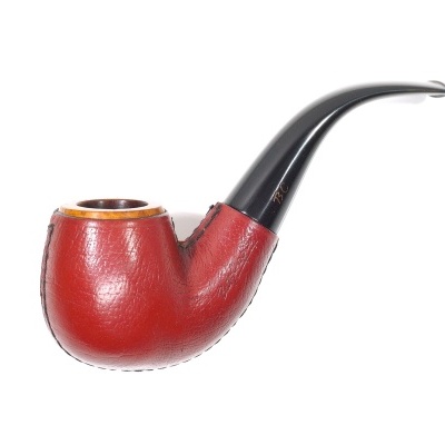 Piteira de tabaco curva com corpo em couro vermelho e bocal preto com detalhes dourados