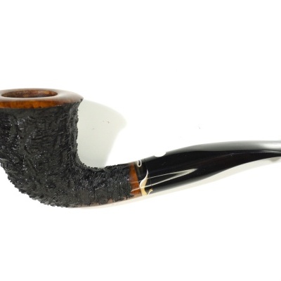 Cachimbo de tabaco em madeira e bocal preto curvado