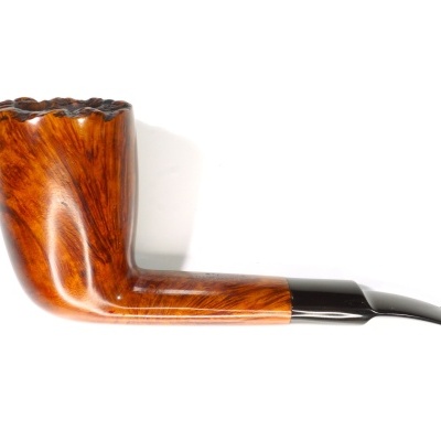 Cachimbo de tabaco em madeira castanha com bocal preto