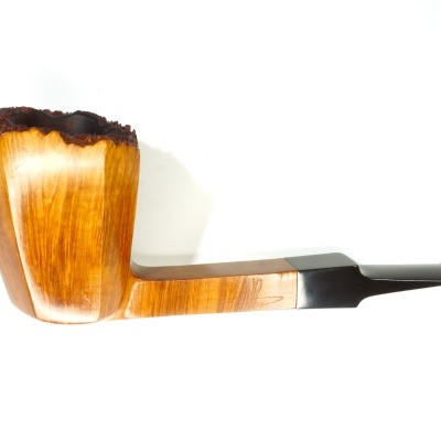 Cachimbo de fumar em madeira castanha com bocal preto