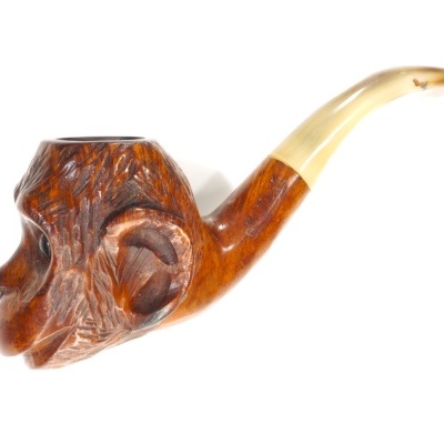 Cachimbo de madeira com cabeça de macaco esculpida e bocal creme