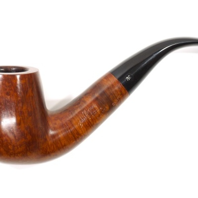 Cachimbo em madeira castanha com bocal preto curvado