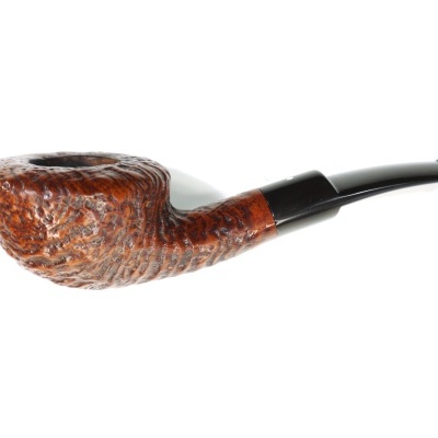 Cachimbo de fumar em madeira castanha com textura áspera e embocadura preta