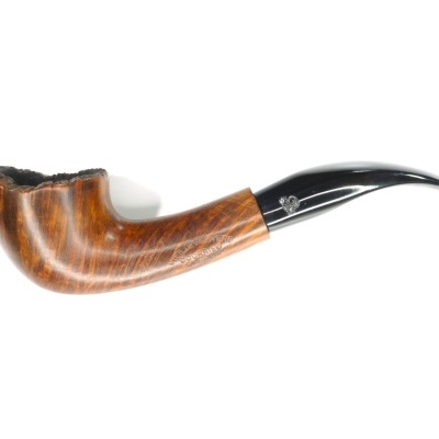 Cachimbo de fumar em madeira castanho com cabo preto curvado