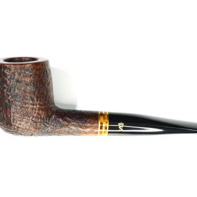 Cachimbo de fumo em madeira castanha e bocal preto com anel dourado