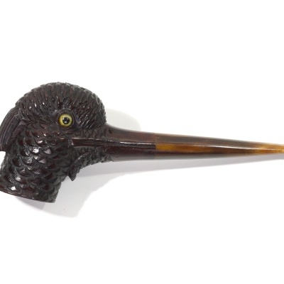 Cachimbo em madeira esculpida em forma de cabeça de pato com bocal em madeira clara