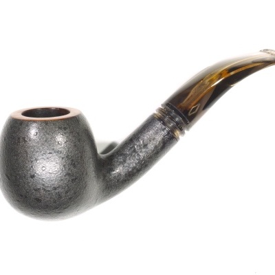 Cachimbo de fumar cinza texturizado com bocal curvado marrom.