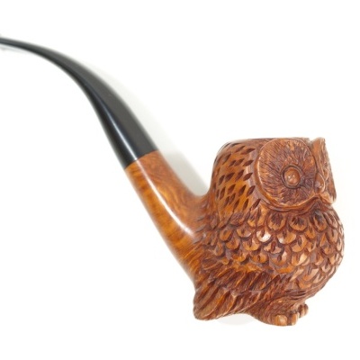 Cachimbo de madeira esculpido em forma de coruja