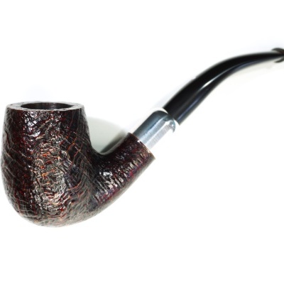 Cachimbo de madeira castanha com textura rugosa e bocal curvado preto