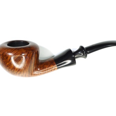 Cachimbo tradicional de madeira com bocal negro curvo