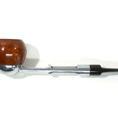 Piteira para tabaco com cachimbo em madeira castanha e suporte metálico prateado