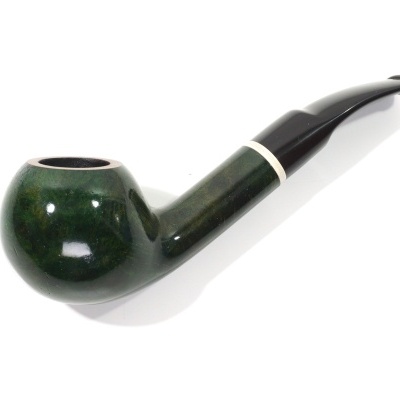 Cachimbo verde de madeira com boquilha preta curva e anel prateado