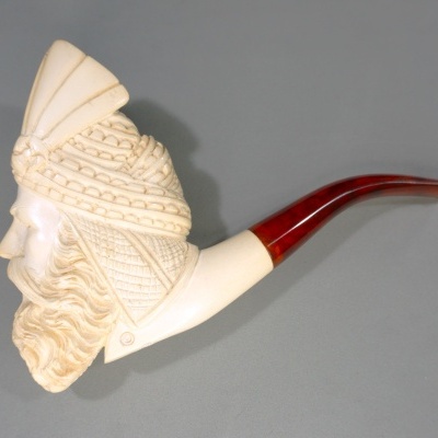 Cachimbo esculpido em forma de cabeça de homem com barrete