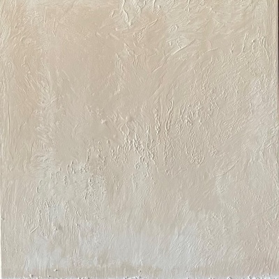 Parede texturizada bege claro com relevos irregulares