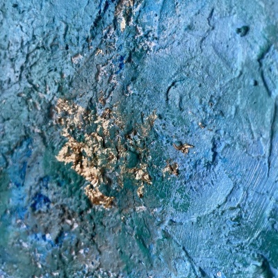 Textura de parede azul, verde e dourada com relevo