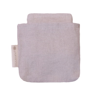 Bolsa ou estojo de tecido bege claro com etiqueta 'puranna'