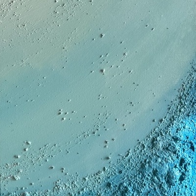 Superfície texturizada azul e verde claro com bolhas e relevo