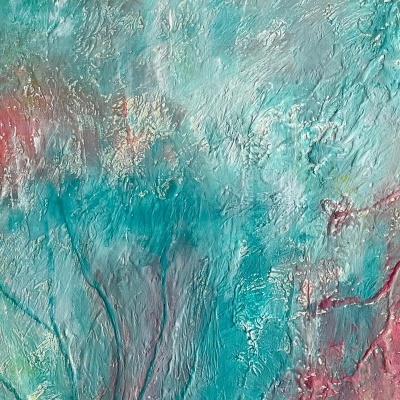 Pintura abstrata texturada em azul turquesa, rosa e branco com padrões orgânicos