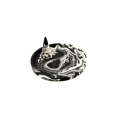 Prato para incenso marmoreado preto e branco com cone