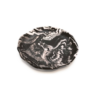 Prato redondo marmoreado preto e branco