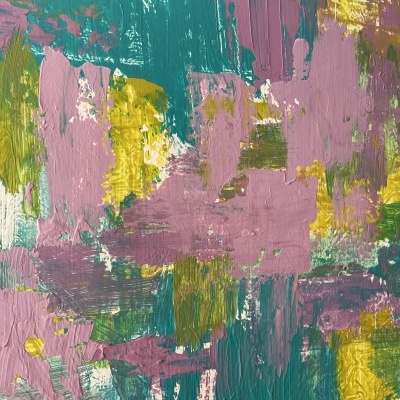 Pintura abstracta com texturas espessas em verde, lilás, amarelo e branco