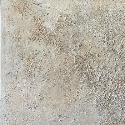 Superfície texturada em tons bege e branco com relevo irregular