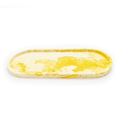 Prato oval em cerâmica amarelo e branco com padrão marmoreado