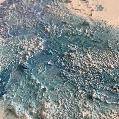 Superfície azul e branca com textura e relevo