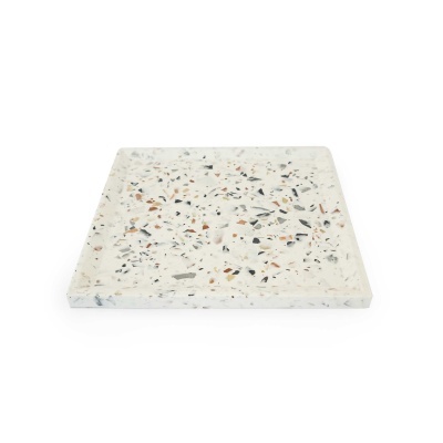 Placa quadrada de pedra de terrazzo com fragmentos coloridos