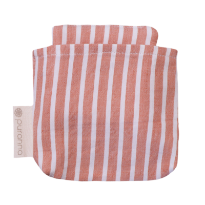 Bolsa pequena listrada branca e terracota com etiqueta 'puurand'