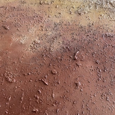 Superfície castanha texturada e rugosa em close-up