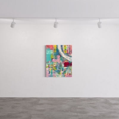 Quadro abstrato colorido numa parede branca