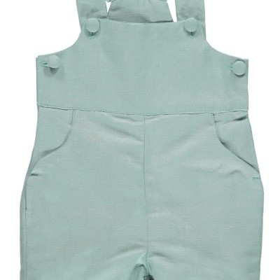 Jardineira curta azul clara para criança com alças e botões