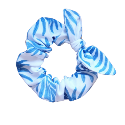 elástico de cabelo scrunchie tecido padrão zebras azul e branco com nó