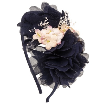 Aro para cabelo com flores em tecido azul escuro e detalhes florais brancos e rosa