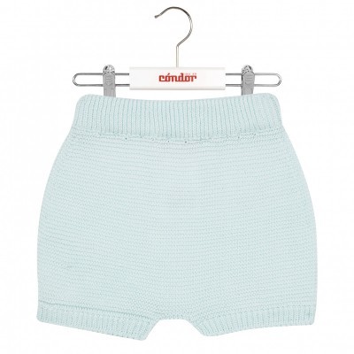 Calções de bebé em malha azul clara pendurados numa cabide com o logo COMDOR